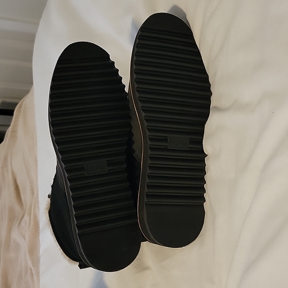 Tom's Mojave black boots. New with tags, but tags are unattached. - Picture 7 of 10